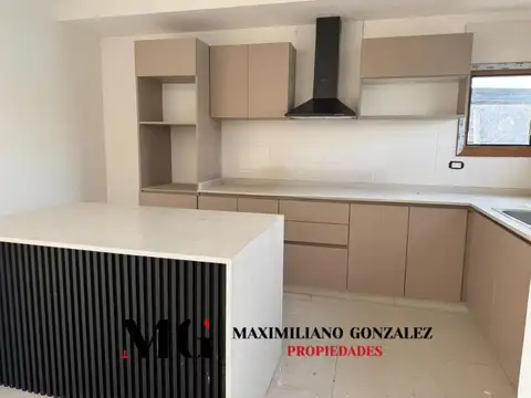Casa 5 ambientes con 3 baños