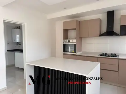 Casa 5 ambientes con 3 baños