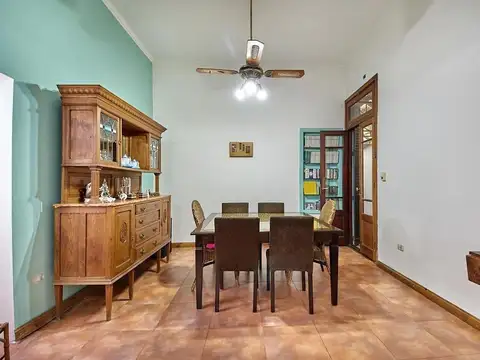 Casa 5 ambientes con 2 baños