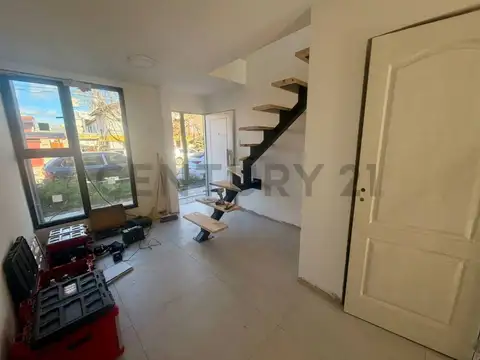 Depto Tipo Casa en Venta en Villa Primera, USD 110.000