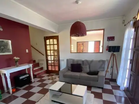 Casa en Venta con 2 cocheras
