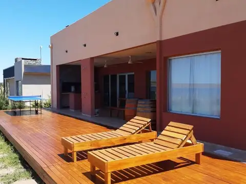 CASA BARRIO LA PENÍNSULA LAGO MARÍ MENUCO, NEUQUÉN PATAGONIA ARGENTINA