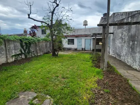 Casa 5 ambientes con 1 baño