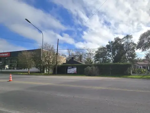 Venta Funes sobre Cordoba frente a dos calles Ruta 9 y San Jose - Locales Desarrollos Conctructoras