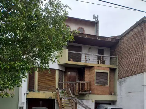 Alquiler casa 7amb, 4 baños, Garaje 4 autos y fondo libre