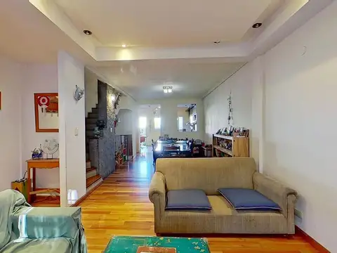 Casa 5 ambientes con 2 baños