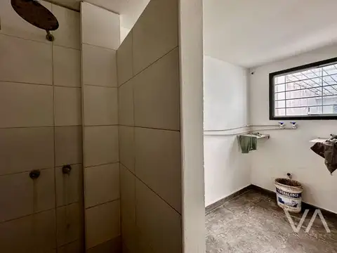 Galpon sin columnas y con entrepiso. Los Andes.