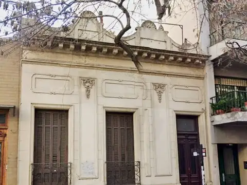VENTA CASA A REFACCIONAR LOTE PROPIO BALVANERA