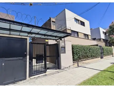 Departamento tipo casa en venta en Monte Grande