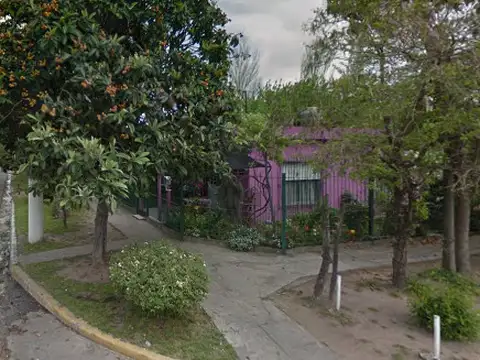 CASA EN ESQUINA DE BERAZATEGUI U$S 64.000.-