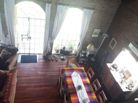 Casa en Venta con 3 cocheras