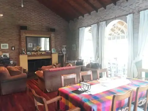 Casa 4 ambientes con 3 baños