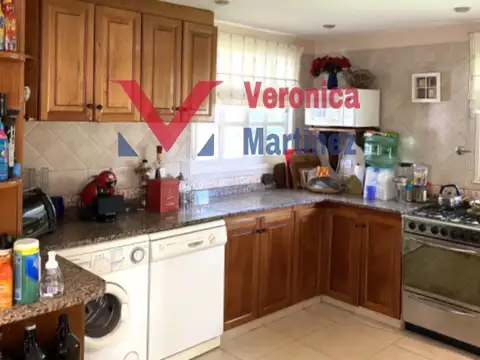 Casa 5 ambientes con 4 baños