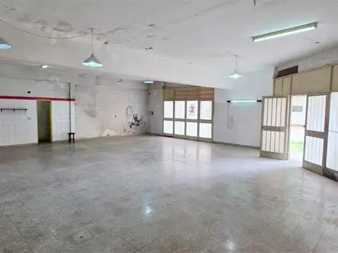 AMPLIO LOCAL COMERCIAL PUEYRREDÓN ESQ. COMODORO RIVADAVIA