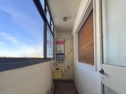 3 AMBIENTES LUMINOSO CON BALCÓN.