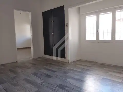 Casa 5 ambientes con 1 baño