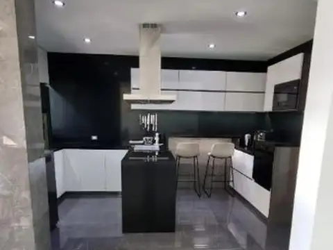 OPORTUNIDAD CASA MODERNA 4 AMB C JARDIN PISCINA ESCUCHA OFERTAS