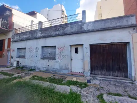 VENTA CASA CON 11.80 MTS DE FRENTE EN CASEROS