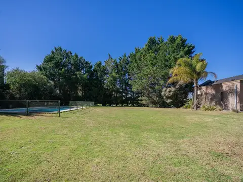 Se vende doble lote en el Golf Chascomús Country Club - Muy buena ubicación.