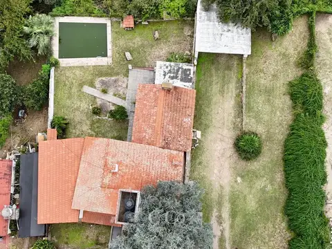 Casa 7 ambientes con 2 baños