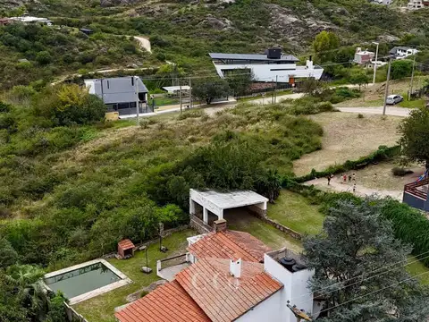 Casa 7 ambientes con 2 baños