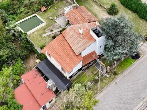 Casa 7 ambientes con 2 baños