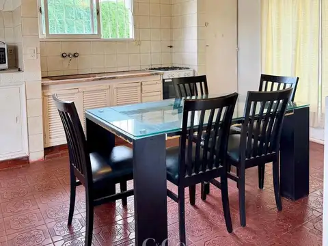 Casa 7 ambientes con 2 baños