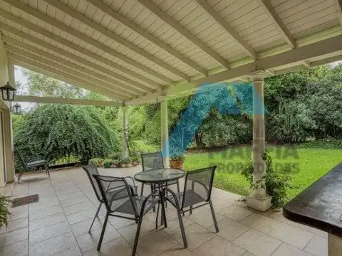 Casa en Venta con 2 cocheras