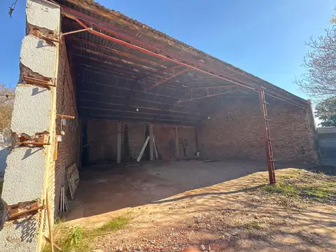 VENTA DE 3 GALPONES CON CASA SOBRE RUTA 11