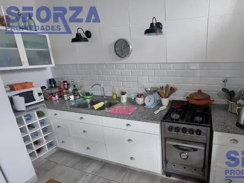 Casa 4 ambientes con 2 baños