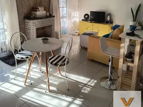 Dúplex en venta - 3 Dormitorios 2 Baños - Cochera - 134Mts2 - Villa Elvira