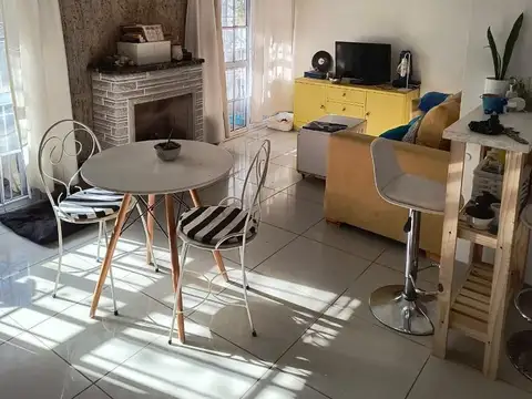 Dúplex en venta - 3 Dormitorios 2 Baños - Cochera - 134Mts2 - Villa Elvira  