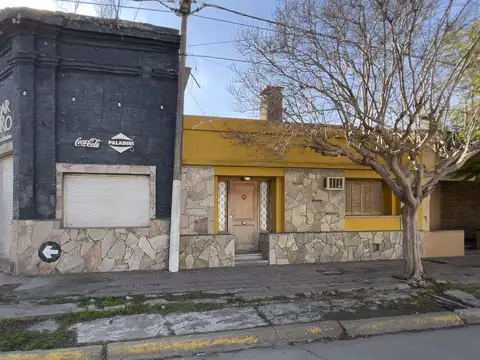 CASA + LOCAL+ GALPON EN PLENO CENTRO DE ZAVALLA