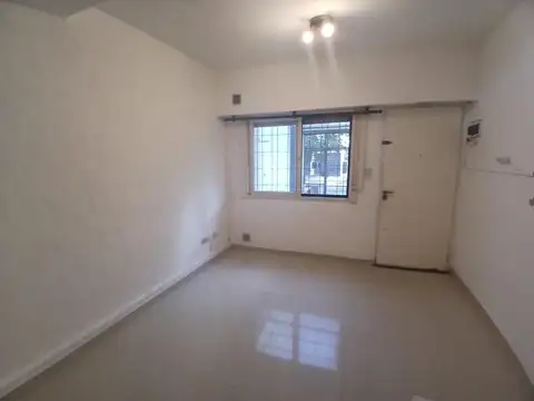 Depto Tipo Casa 3 ambientes con 2 baños