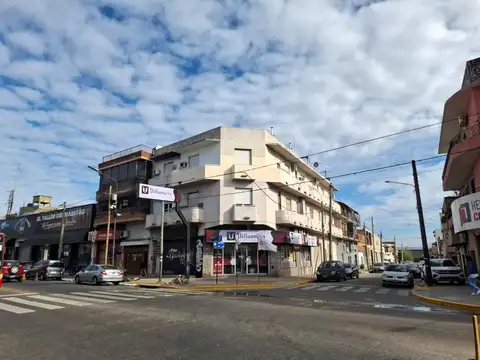 OPORT. DPTO 2 AMB. Y MEDIO, AL FRENTE, BIEN UBICADO