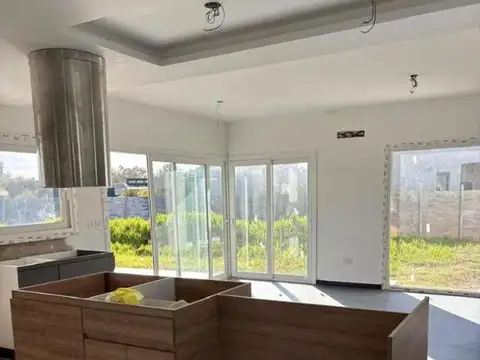 Casa 4 ambientes con 4 baños