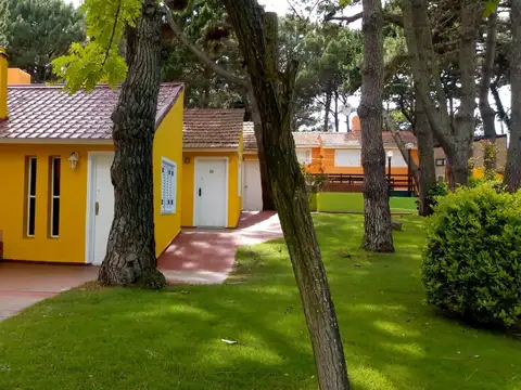 Departamento en el centro de Costa del Este a 2 cuadras de la playa