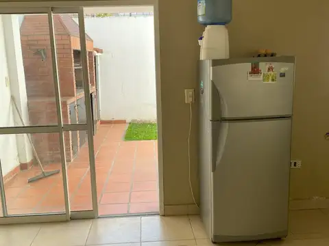 Casa 5 ambientes con 1 baño