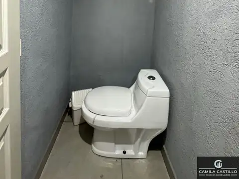 Local en Alquiler en Lomas del Mirador, $ 1.100.000