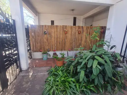 Depto Tipo Casa en Venta en Versalles, USD 190.000