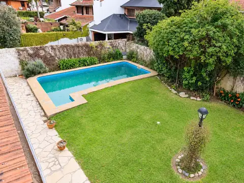 Casa en alquiler en Martinez 6 ambientes con dependencia jardin patio pileta terraza y cochera
