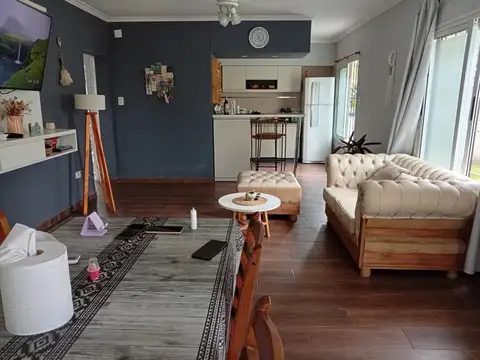 Casa en Alquiler con 2 cocheras