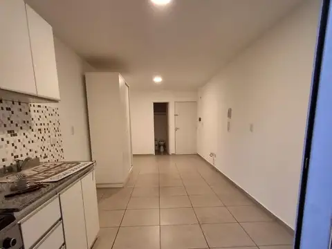 MONOAMBIENTE EN ALQUILER AL FRENTE