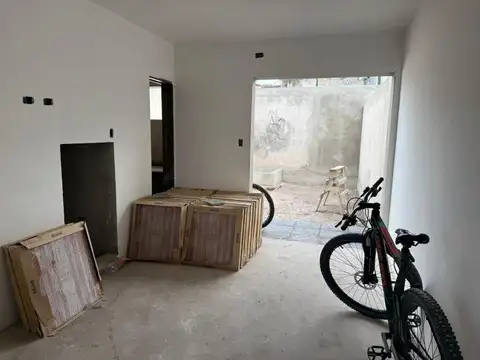 Depto Tipo Casa en Venta en Los Hornos, USD 78.000