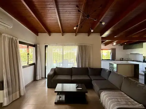 Casa 5 ambientes con 2 baños