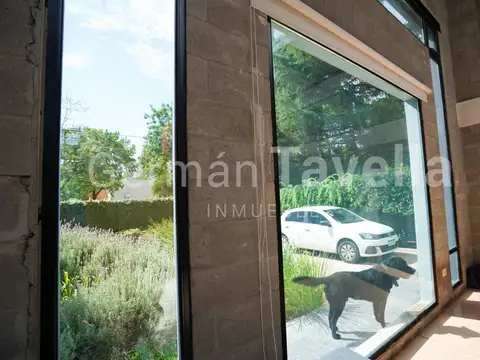 Venta Casa 4 Amb. con pileta Parque Leloir, Udaondo, Ituzain