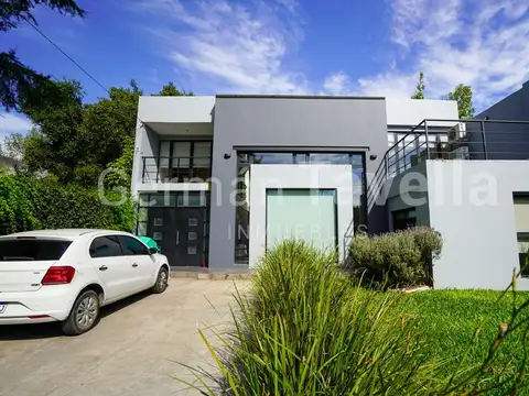 Venta Casa 4 Amb. con pileta Parque Leloir, Udaondo, Ituzaingo