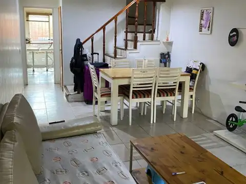 TRIPLEX ZONA RESIDENCIAL COCHERA Y PATIO