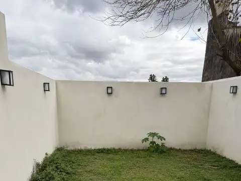 VENTA DE CASA UBICADA EN CALLE CHAJARI CASI CHABRILLON