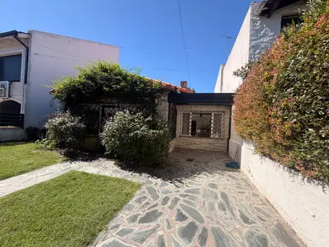 CASA CUATRO AMBIENTES EN ALQUILER, ZONA ALEM, PLAYA GRANDE